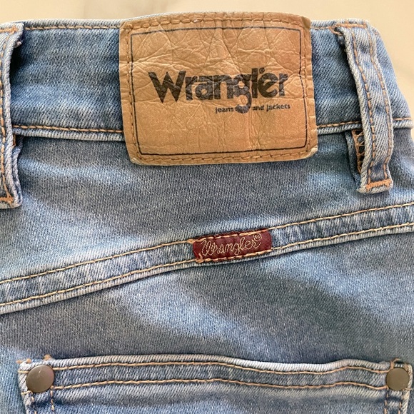 Wrangler high waist denim shorts - Picture 2 of 5